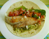 Foto del paso 5 de la receta: Tacos de pescado con guacamole y pico de gallo