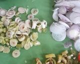 Foto langkah ke 1 dari resep Sambal Matah Anti Gagal.
