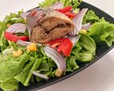 Foto del paso 2 de la receta: Ensalada de Caballa  con Lechuga, Choclo y Tomate