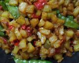 Foto langkah ke 4 dari resep Sambal goreng kentang pedas.