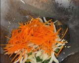 A picture of step 1 of Vegetable Stir-Fried Noodles (蔬菜炒面).