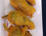 A picture of step 4 of Stuff chilli pakora.