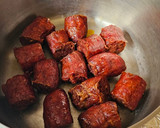 Foto del paso 3 de la receta: Longaniza con papas en salsa