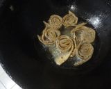 A picture of step 2 of Spiral roty crisps.