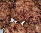 A picture of step 4 of Beef cheese burger.