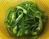 A picture of step 1 of Sautéed green bell pepper.
