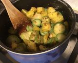 Une image de l'étape 7 de Soupe de pommes de terre et courgettes blanches aux épices italiennes.