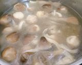 Hình bước làm 2 của món Bánh canh mực,giò sống và nấm