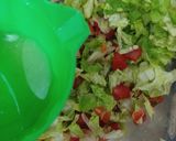 صورة لخطوة 3 من وصفة سلاطة خس بذور الكتان🥬