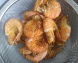 Gambar langkah 2 resipi Udang Goreng Butter Bersarang.