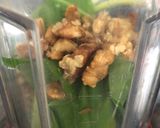 A picture of step 1 of Wild garlic pesto - vegan.