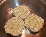 Foto del paso 4 de la receta: Fideos asiáticos con pollo y pimientos