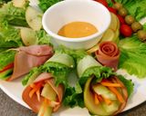 Hình bước làm 2 của món Salad cuộn