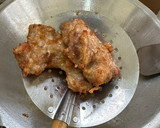 Foto langkah ke 4 dari resep AYAM GORENG BAWANG PUTIH by irre_desirre.