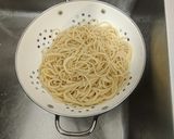 Foto del paso 3 de la receta: Spaghetti con atún al ajillo