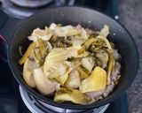 Hình bước làm 3 của món Cải Chua Xào Ba Chỉ Bò