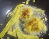 A picture of step 3 of Vadapav.