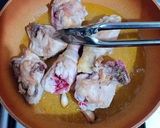 Foto del paso 2 de la receta: Pollo en salsa escabechada agridulce a los aromas de limón negro