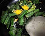 A picture of step 2 of Bhindi Posto.
