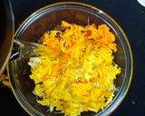 A picture of step 2 of Marigold Flower Tea.