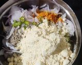 A picture of step 2 of Pyaz ke Bhajiye.