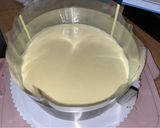 Epres fehércsokis mousse torta, eperzselével, tökmagos piskóta alapon recept fázis 5 fotója