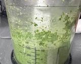 Foto del passaggio 4 della ricetta Pesto con il ciuffo di carote