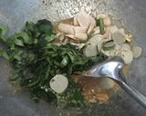 Foto langkah ke 3 dari resep Nasi Goreng Daun Mengkudu.