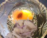 A picture of step 2 of Hary lehsan ka cheese Anda paratha.