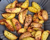Sült csirkecomb héjában sült burgonyával recept fázis 2 fotója