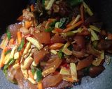 Foto langkah ke 3 dari resep Tumis kikil.