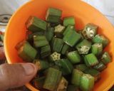 A picture of step 3 of Vendakkai puli kulambu.