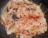 Foto del paso 2 de la receta: Pollo en salsa de cebolla y champiñones