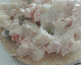 Foto del paso 5 de la receta: Tostadas de ensalada de atún