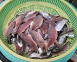 Hình bước làm 1 của món Cá Trích Kho Tiêu