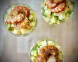 Foto del paso 2 de la receta: Copas de aguacate, mango y queso con langostinos