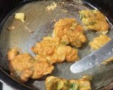 A picture of step 3 of Alu Hari pyaz k pakoray.
