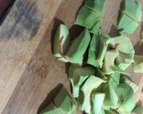 A picture of step 1 of Avocado creamy shake.