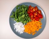 Foto del paso 1 de la receta: Obleas de arroz rellenas de atún, berberechos, verduras y mayonesa de piparras