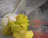 Foto del paso 1 de la receta: Salsa🥑cremosa🧄de aguacate🥑🥛🧅