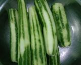 Foto langkah ke 2 dari resep Sayur Bening Oyong dengan Temu Kunci.