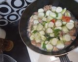 Foto langkah ke 6 dari resep Sup Oyong Bakso.