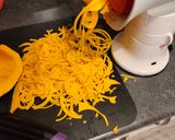 Une image de l'étape 6 de Spaghetti de butternut aux épinards et crème de noisette.