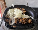 Foto langkah ke 7 dari resep Chicken Stroganof with Coconut Milk /santan.