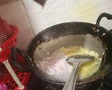 A picture of step 1 of Kacche kele ki bhujiya.