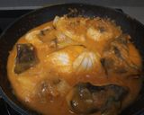 Foto del paso 3 de la receta: Bacalao skrei en salsa de tomate