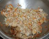 Foto langkah ke 4 dari resep Tumis Tauge Wortel Tahu.
