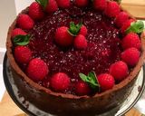 Foto del passaggio 9 della ricetta Cheesecake in love al cioccolato e lamponi