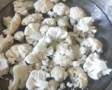 A picture of step 1 of Dry Masaledar Cauliflower.