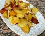Foto del paso 3 de la receta: Patatas en airfryer con tomates cherry y cebolla